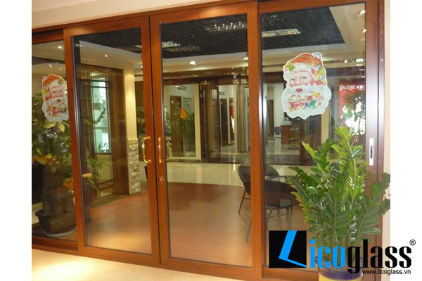 Các kiểu cửa kính cường lực cho nhà lô phố, nhà liền kề