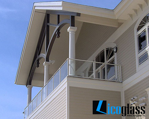 Giải pháp tổng thể cho lan can kính ngoài trời an toàn